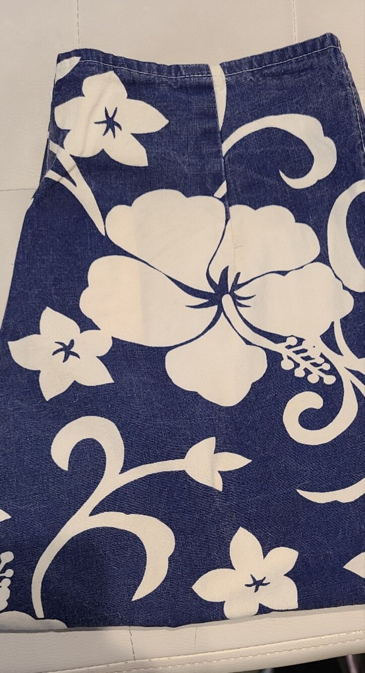 Toes On The Nose Blue and White Floral Print Cotton Capris